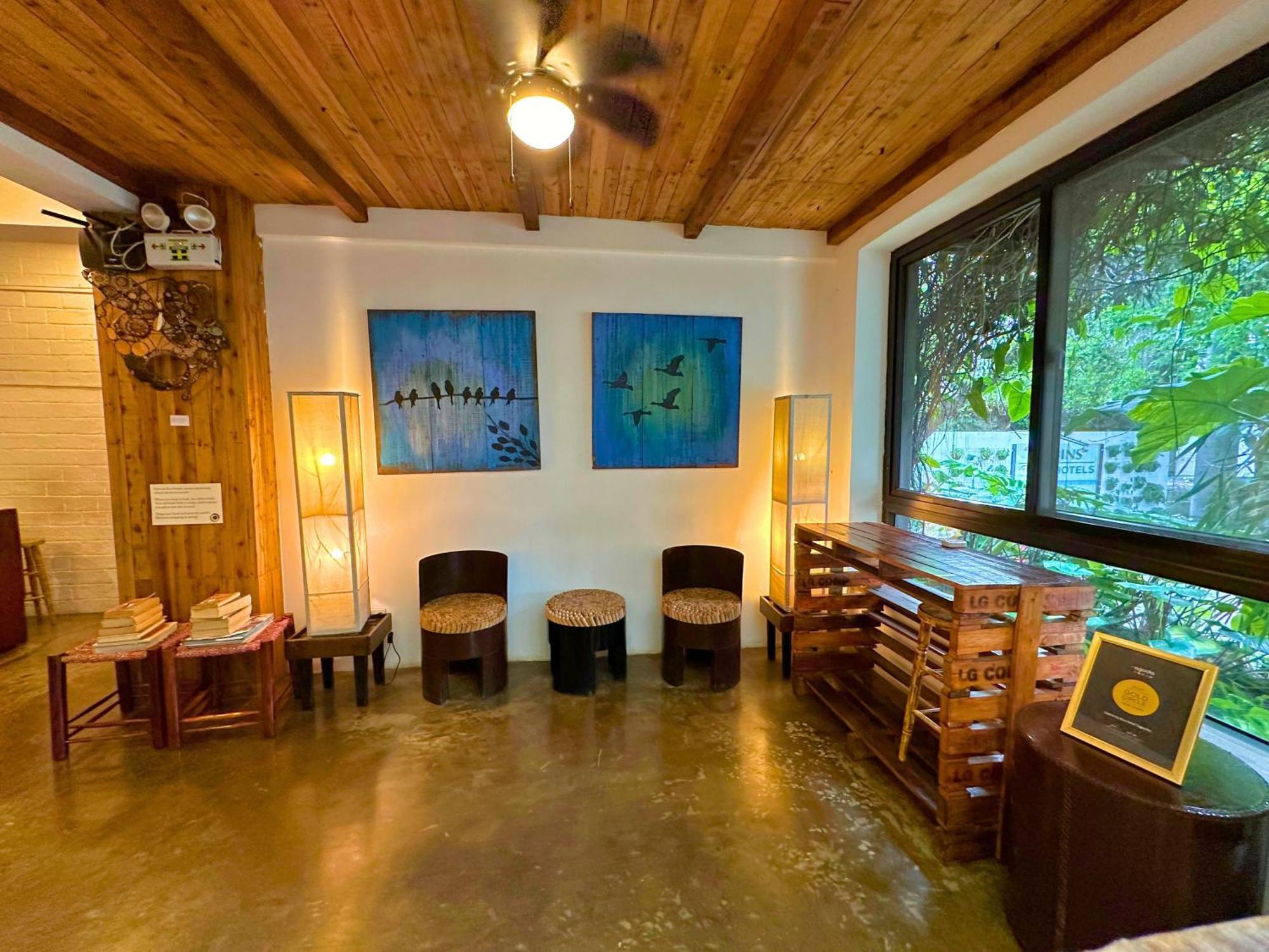 เคบินส์ บาย อีโค โฮเต็ล ตาไกย์ไตย์ Hotel Tagaytay City ภายนอก รูปภาพ