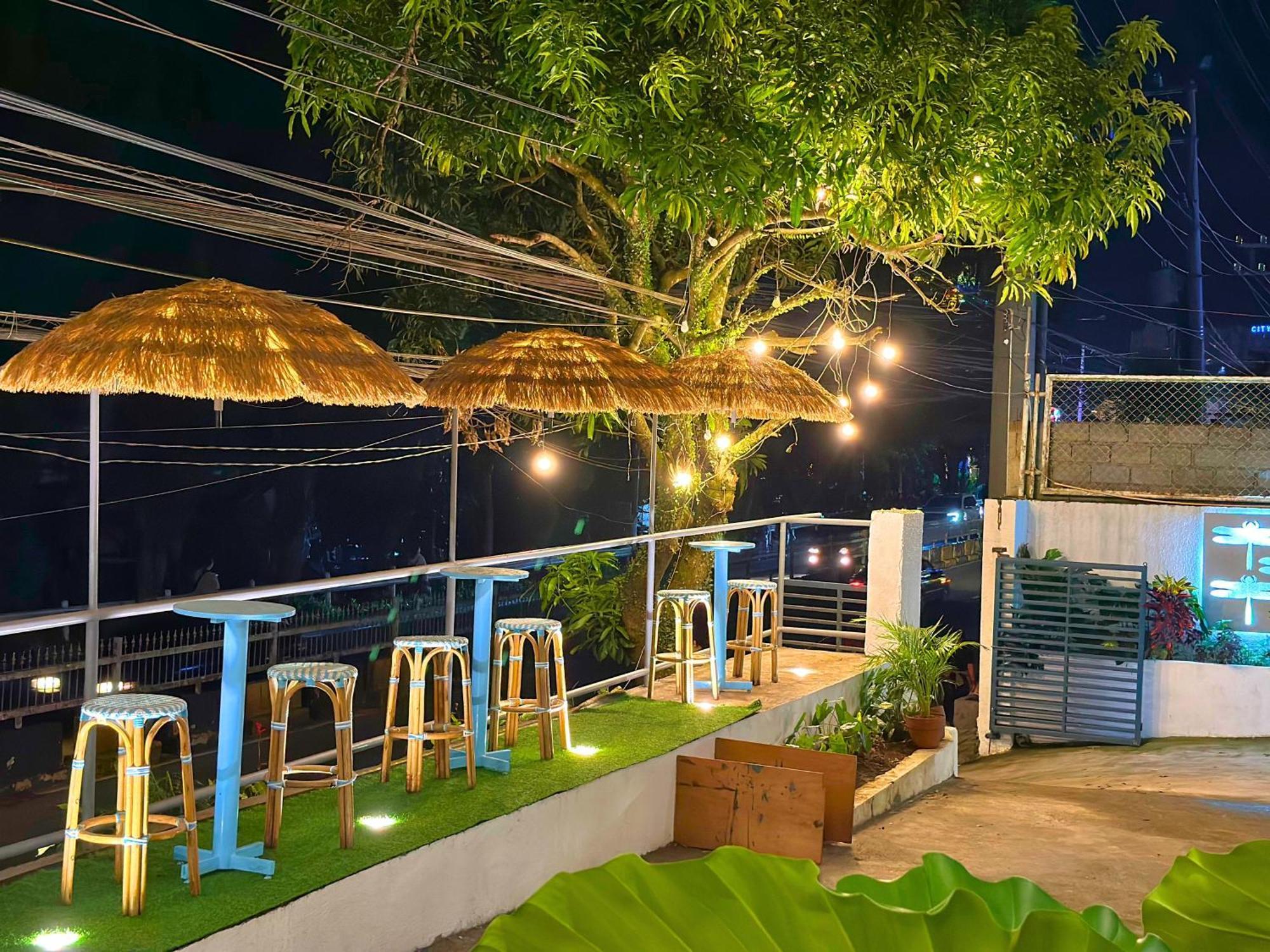 เคบินส์ บาย อีโค โฮเต็ล ตาไกย์ไตย์ Hotel Tagaytay City ภายนอก รูปภาพ