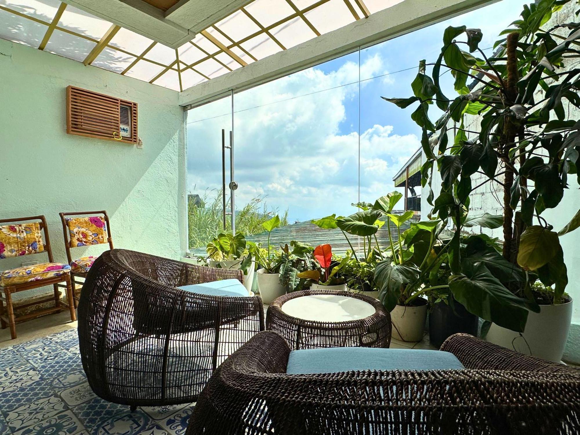 เคบินส์ บาย อีโค โฮเต็ล ตาไกย์ไตย์ Hotel Tagaytay City ภายนอก รูปภาพ